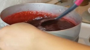 Сливовое варенье, цыганка готовит. Конфитюр сливовый. Gipsy cuisine.