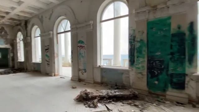 Заброшенный санаторий «Грузия» и замок принца Ольденбургского