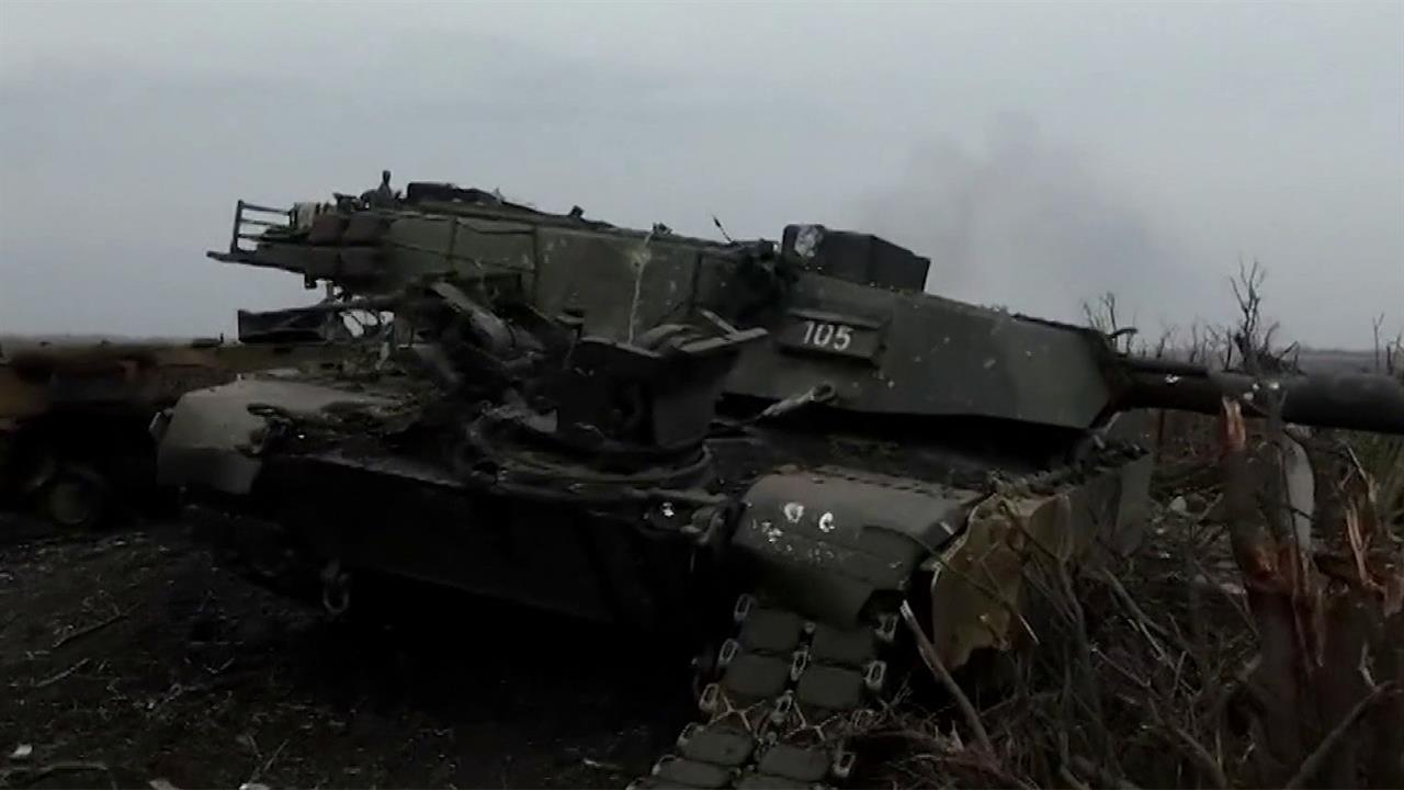 Российские разведчики под огнем добрались до подбитого под Авдеевкой танка Abrams
