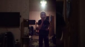 Школьник с вк танцует танец какашки