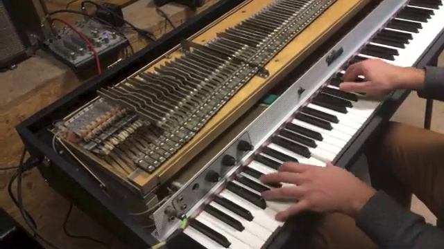 Fender Rhodes 88 with preamp смотреть онлайн