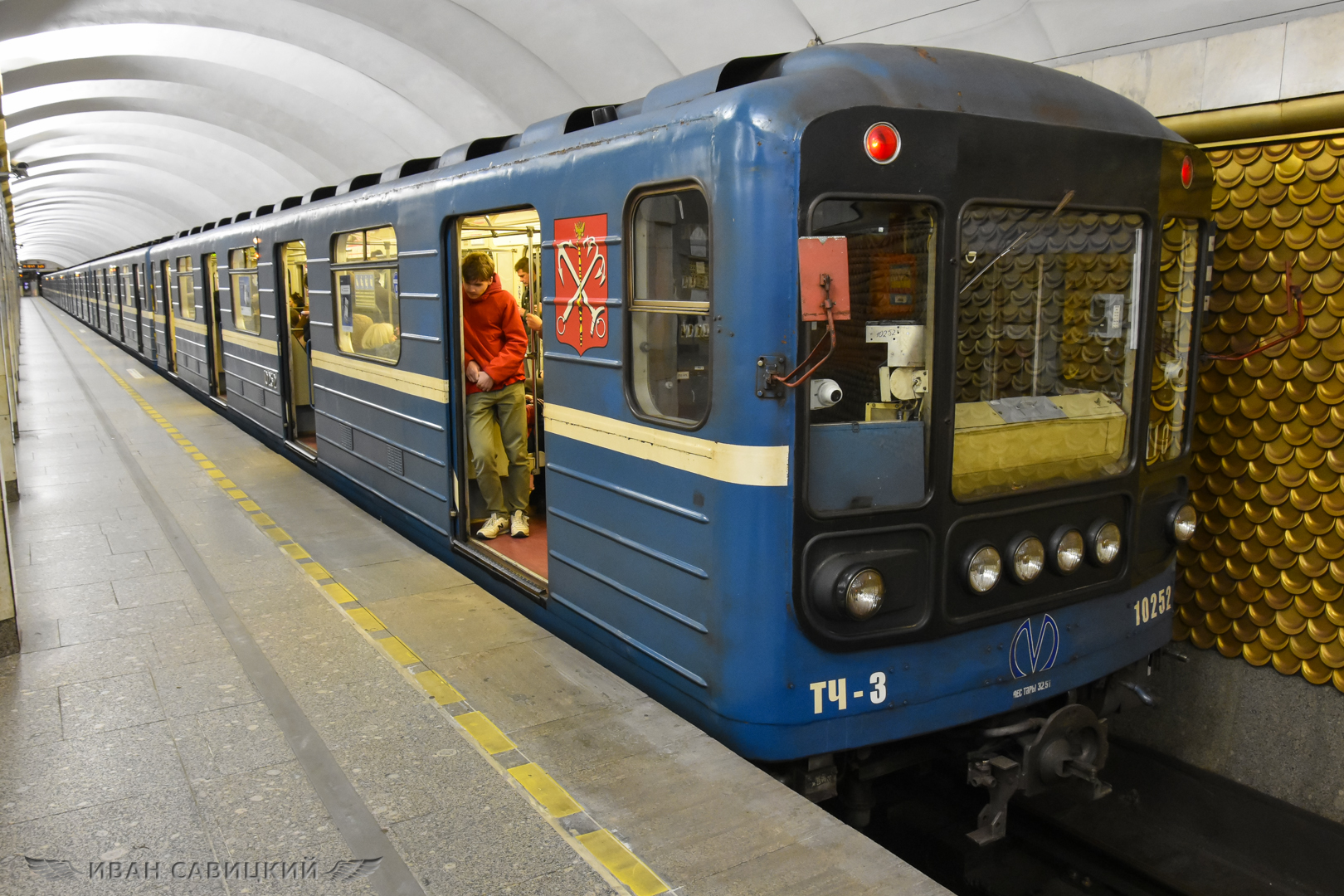 Правила поезда метро. Поезда метро СПБ. Современные поезда метро СПБ. Метро Киева поезда. Метро Будапешта поезда.