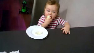 Оказывается, некоторые дети любят лук!