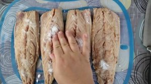 Как приготовить скумбрию!Скумбрия с чесноком в морозилке!