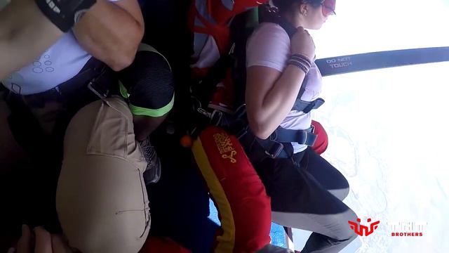 My tandem skydiving experience 4000m TNT BROTHERS смотреть онлайн