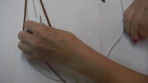 Длинные бусы из коротких кусочков кожи