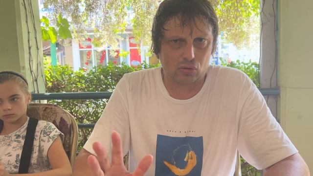 Так выглядит самый рекомендуемый ресторан в Будве.  Стоимость обеда на семью.