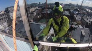 Монтажные работы.
lavori su fune. Mosca. mp4