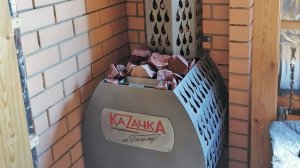 Укладка камней в банную печь Казачка Твердыня 21. Сетка пристенная