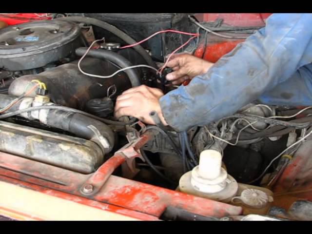 Как замерить компрессию в цилиндрах двигателя одному/How To Measure The Engine Compression Alone