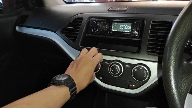 Kia Morning 1.0 [TA] (2014) review - Indonesia смотреть онлайн