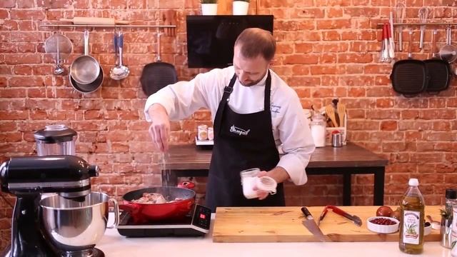 Рецепт индейки с маслинами, фасолью и колбаской Пепперони