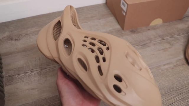 YEEZY Foam Runner OCHRE Review + On Foot смотреть онлайн