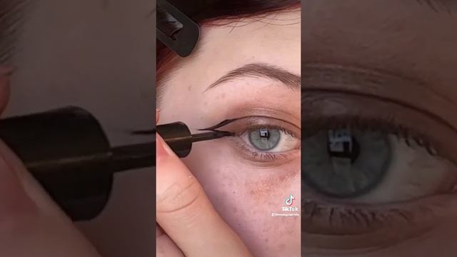 Grunge/alt makeup tutorial! смотреть онлайн