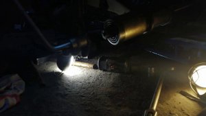 Замена задних амортизаторов и сайлентблоков продолного рычага  Мицубиси Каризма