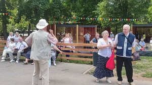 Танцы. Кружится старый вальсок. Городской духовой оркестр Великого Новгорода