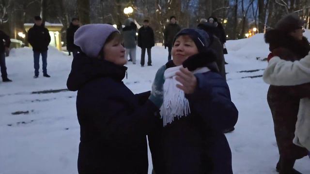 10.12.23г..."ДНИ ЛЕТЯТ "... Татьяна Буланова... звучит в Гомельском парке... смотреть онлайн