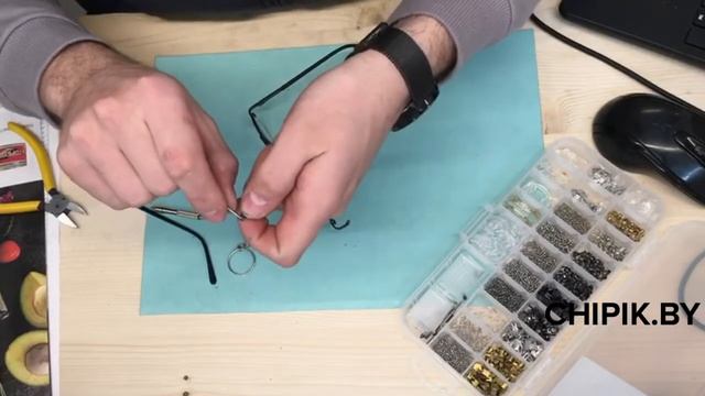 Замена металлического заушника с флексой в очках смотреть онлайн