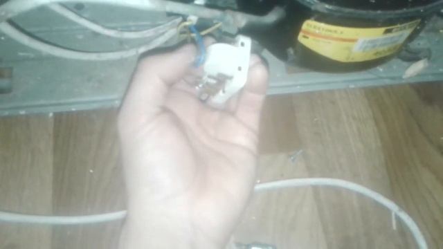 Холодильник indesit. Проверка двигателя прямым подключением. смотреть онлайн