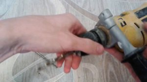 Видео: Как закрепить сверло в дрели и снять его?