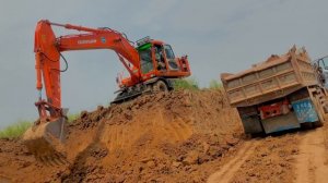 Doosan 210w Excavator loading truck