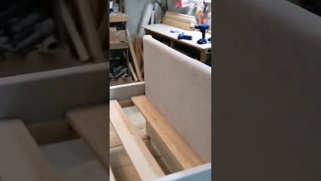 Кровать односпальная из дерева