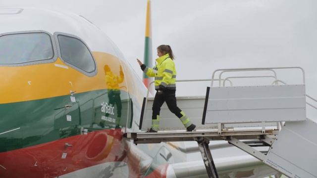 Greeting airBaltic's Airbus A220-300 painted in the Lithuanian flag livery at Vilnius Airport смотреть онлайн