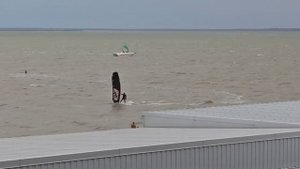 Видео из окна отеля "Торнадо" (Россия, Ейск) в ветреный день