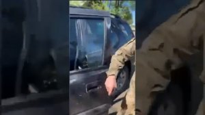 Появилось видео не адекватного поведения военкома, который угрожал людям пистолетом.