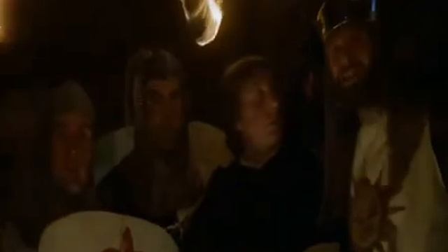 ... найдет Священный Грааль в зáмке а-а-а... (''Monty Python and the Holy Grail'', 1975)