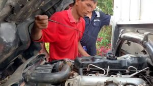 Change oil 4D33 Canter