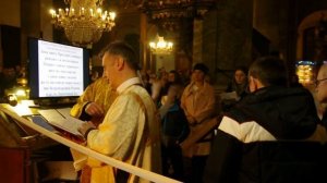 Дева днесь Пресущественного рождает..