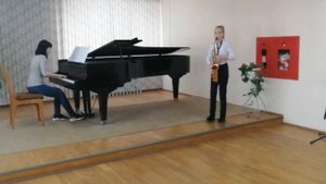 М.Петренко "Вальс". К.Хоубен "Прыгающий слонёнок"