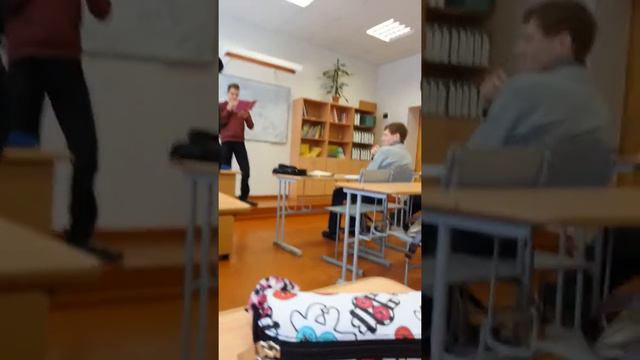 Урок английского у DT-11. Староста. смотреть онлайн