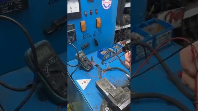 Проверка генератора Honda Accord 7 поколение K20A K24A. Под нагрузкой 120 ампер. 14,2 вольта. смотреть онлайн