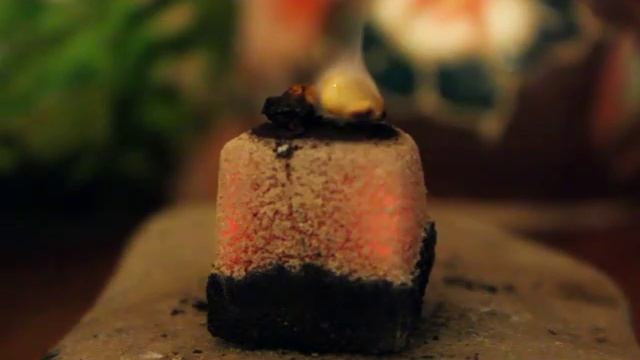 Тлеющий уголь плавит ладан смотреть онлайн