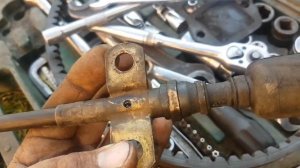 Ниссан дизель -ремонт тросиков переключения скоростей.