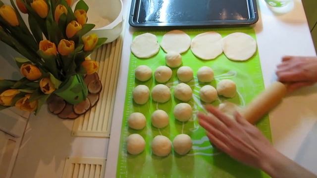 Пирожки с капустой и грибами в хлебопечке.