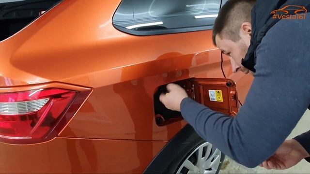 Установка резинового кольца и облицовки горловины бензобака Lada Vesta