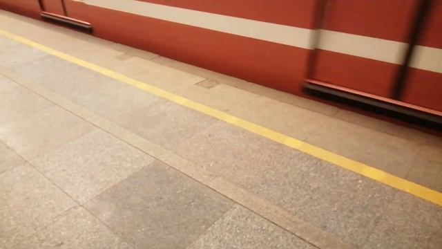 Прибытие Юбилейного на Станций Кировский Завод смотреть онлайн