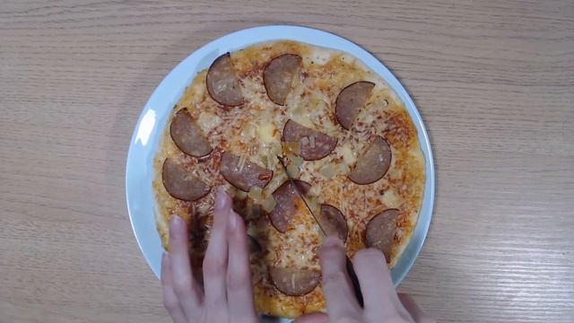 Art Manij Пицца "Просто" с колбасой из Перекрестка
