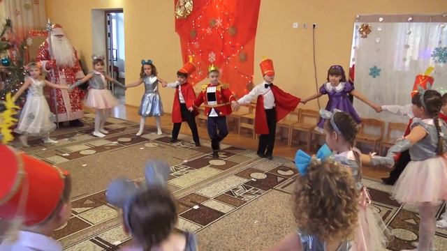 "Этот новый, новый год!" общий танец на ВХОД или финал утренника в детском саду (9 гр.) смотреть онлайн