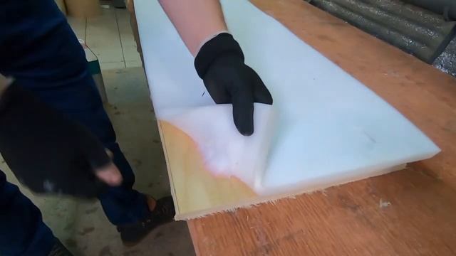 Как и чем клеить поролон?
