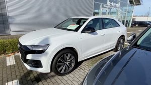 Цены на Audi Q8 и Q5 в Германии. Автосалон Ауди