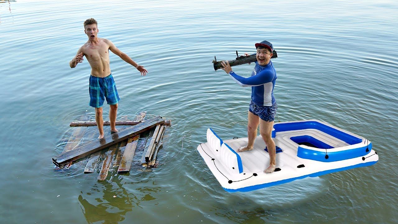 Что будет, если выстрелить по плоту из базуки? Битва плотов! смотреть онлайн