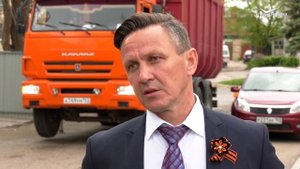 С площадок для мусора массово вывозят металлические контейнеры