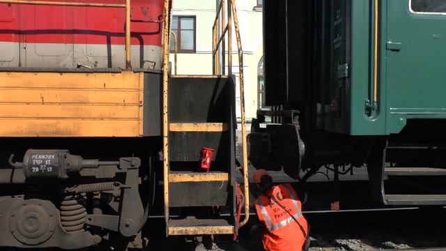ТЕПЛОВОЗ ЧМЭ3-769 - СТЫКОВКА ПАССАЖИРСКИХ ВАГОНОВ смотреть онлайн