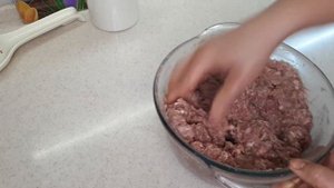 Котлеты из говяжье-свиного фарша.