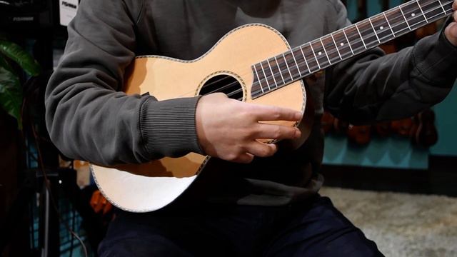 NEW/MAHALO MP4 Baritone@ukuleleshoptantan札幌店 смотреть онлайн