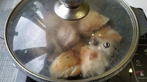 Жареная курочка с чесноком на сковороде